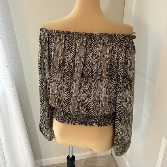 Michael Kors Off-Shoulder Snake Print Top - Picture 2 of 3